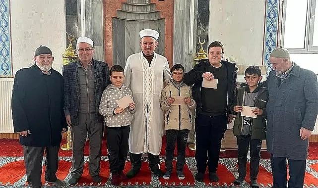 Camiyi seviyoruz namazla buluşuyoruz