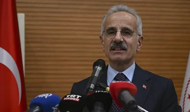 Bakan Uraloğlu: Hürmüz'deki 15 Türk sahipli geminin personeliyle irtibat sürüyor